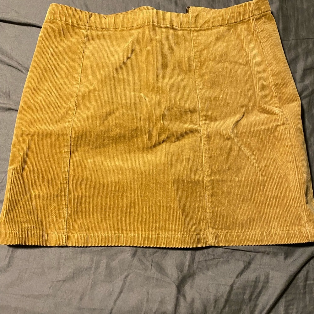Short high waisted skirt